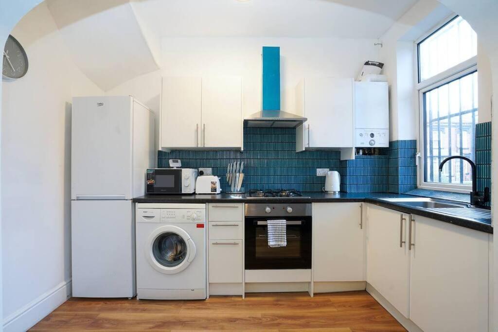 3 Bedroom Home With Free Parking Leeds  Exterior foto