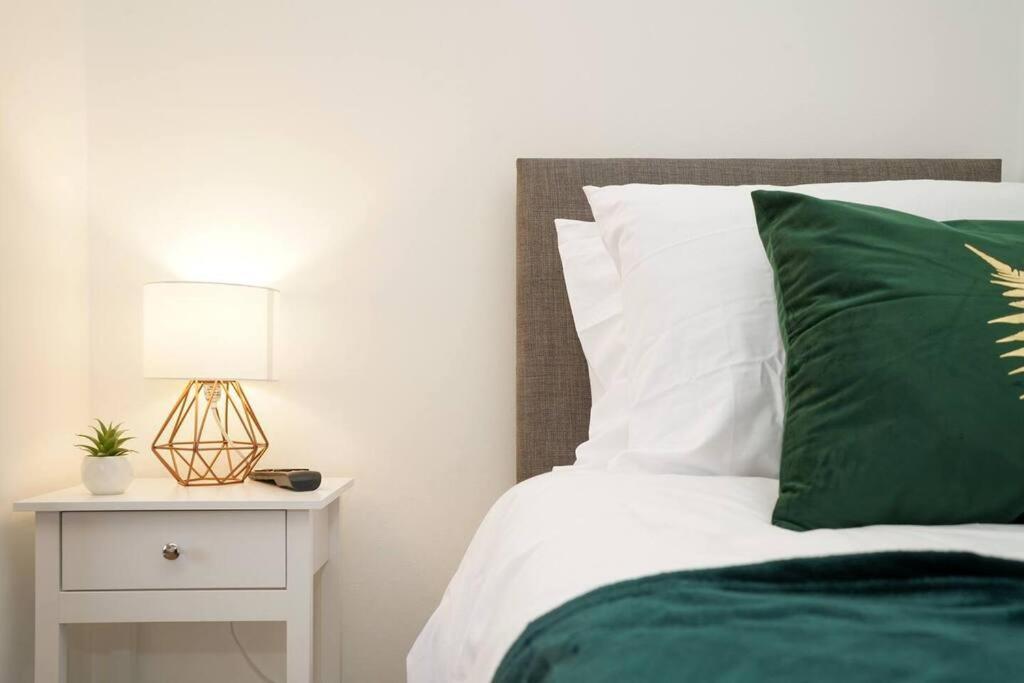 3 Bedroom Home With Free Parking Leeds  Exterior foto