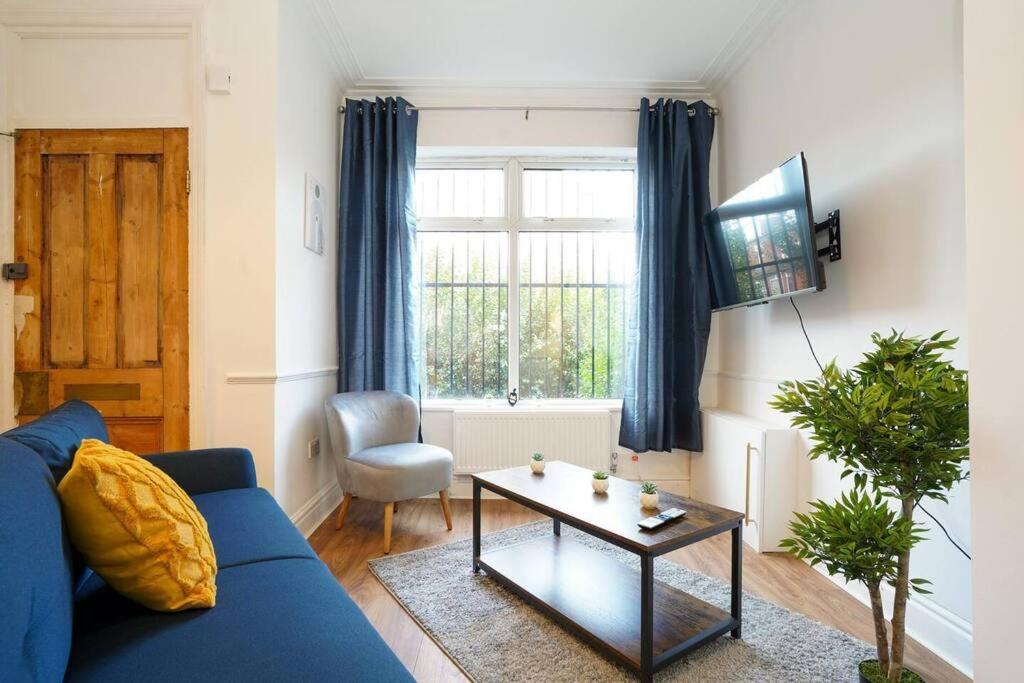 3 Bedroom Home With Free Parking Leeds  Exterior foto