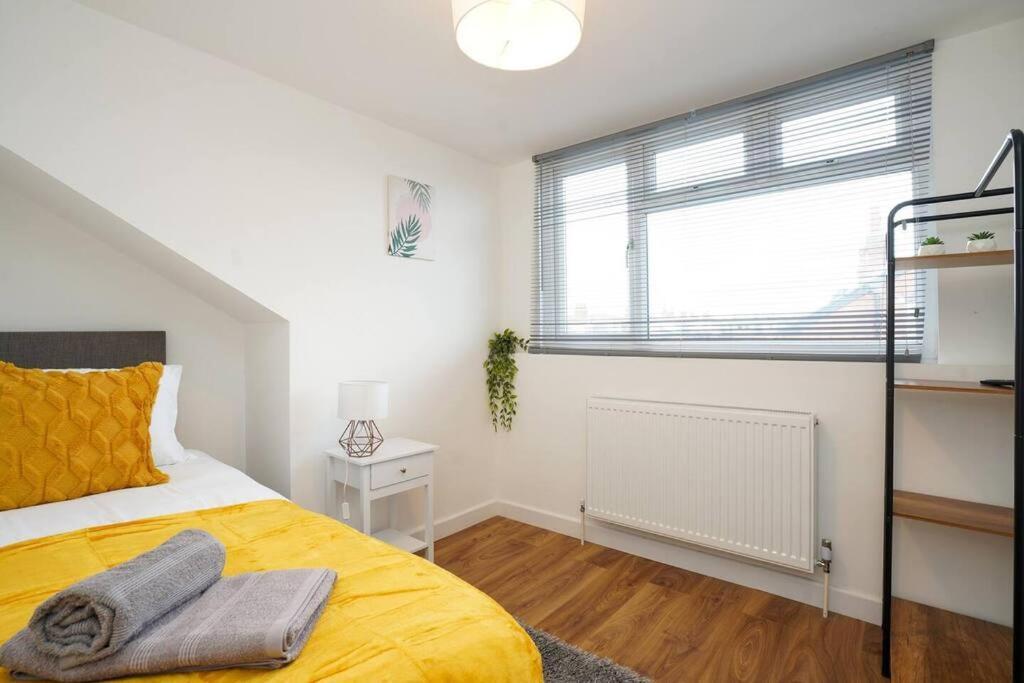 3 Bedroom Home With Free Parking Leeds  Exterior foto