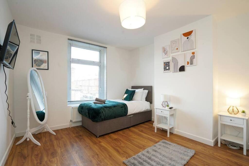 3 Bedroom Home With Free Parking Leeds  Exterior foto
